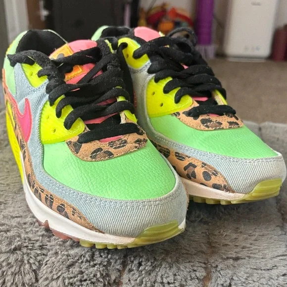 Nike Women's Air Max 90 LX "Illusion Green" (Style Code: CW3499-300). SZ 10 - Picture 6 of 15